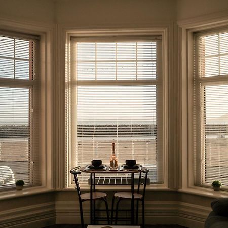 Stunning 2 Bedroom Ground Floor Sea View Apartment Rhôs-on-Sea Eksteriør billede