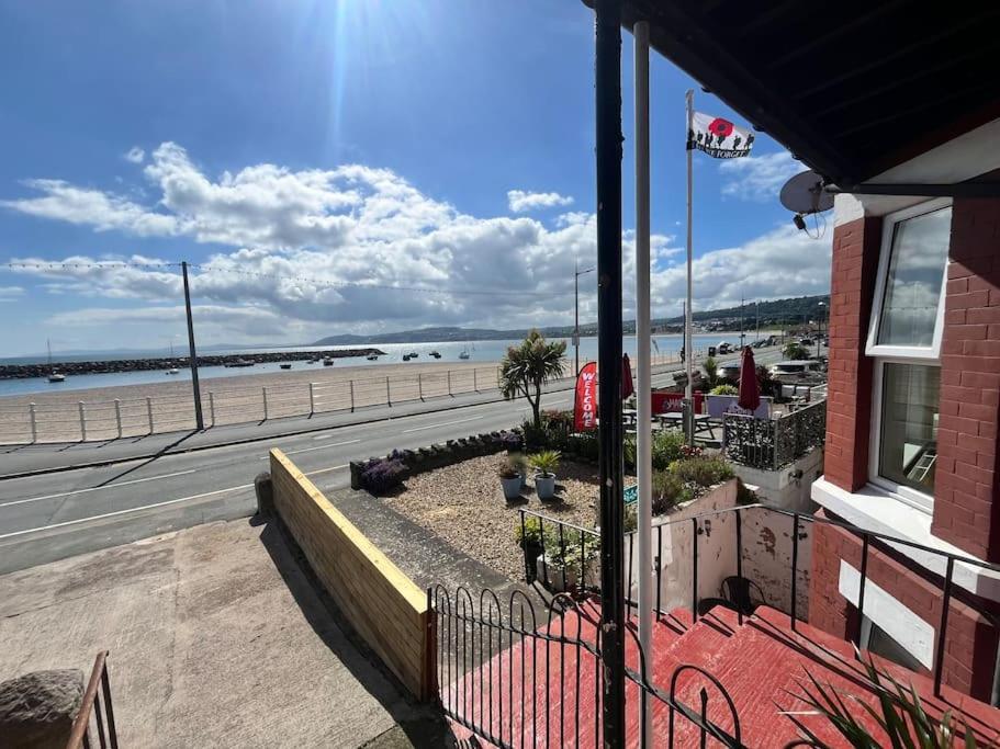Stunning 2 Bedroom Ground Floor Sea View Apartment Rhôs-on-Sea Eksteriør billede